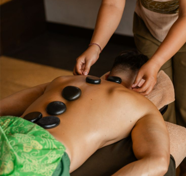 Tại sao massage đá nóng lại giúp cơ thể khỏe mạnh hơn?